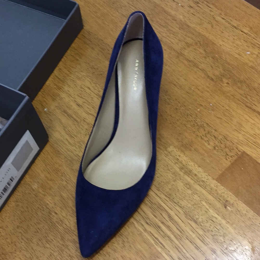 Ann Taylor Eryn2 Suede Kitten Heel Pump